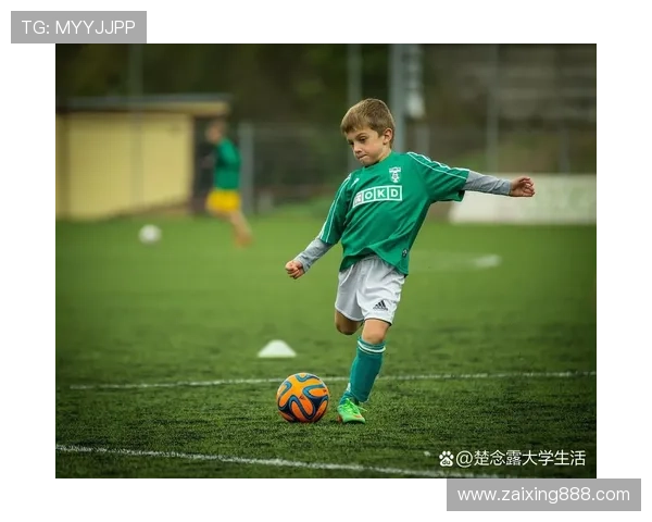 在绿茵场上扮演足球明星的魅力与挑战探讨